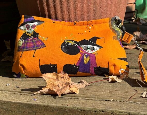 Halloween Witch & Black Cats Clutch: Bat Patt...