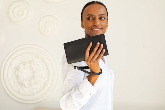 Handmade Leather Wristlet Wallet: Bifold Clut...