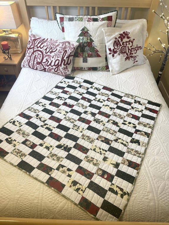 Christmas Lap Quilt: Holiday Prints, Winter W...