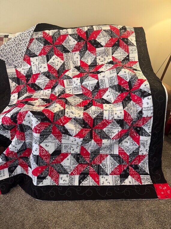 Quilt large throw 63” (No Social Media) 77” bandanna 100%...