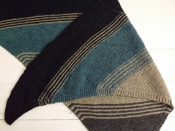 Large Triangular Scarf/Shawl...