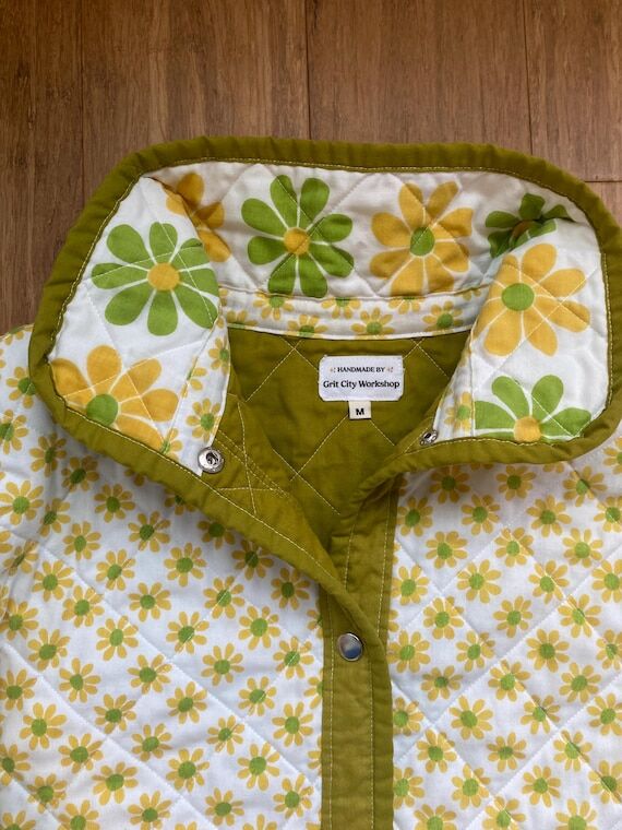 70’s Flower Power Quilt Coat MEDIUM...