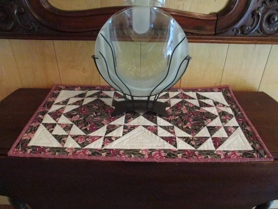Quilted Table Runner "Fancy Flowers&quot...
