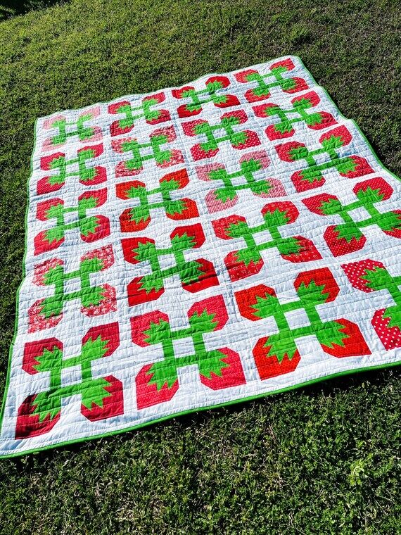 Strawberry Pieced Quilt (70”x87”): Handma...