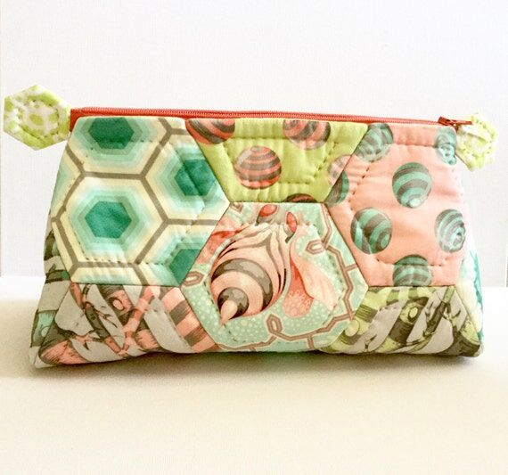 QueenBee Quilting Bee Hive Hexagon Pouch Mode...