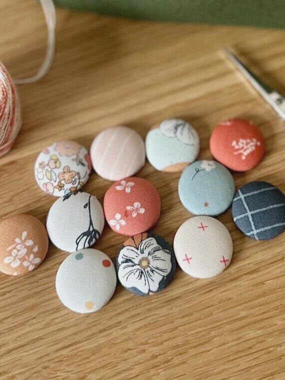 Fabric Button Magnets: Quilter's Cotton, Flor...
