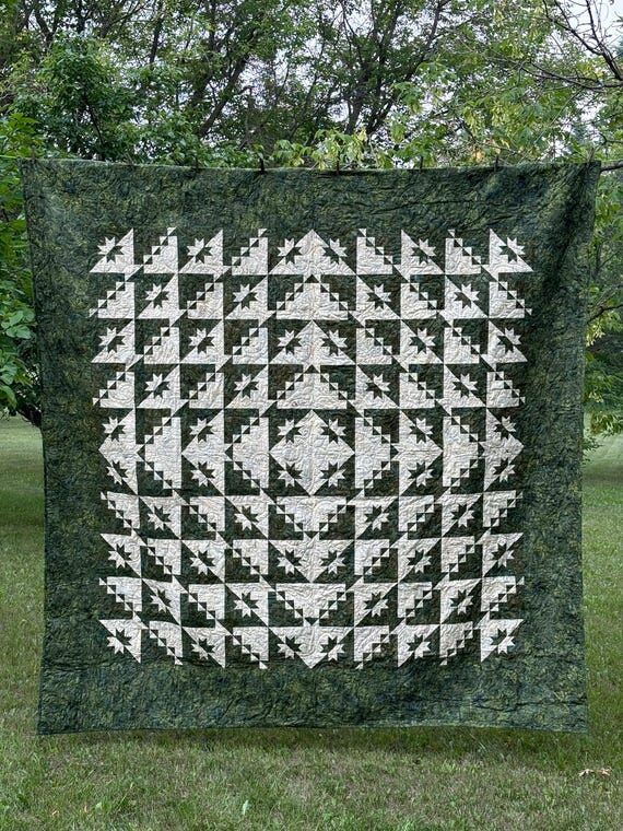 Queen Size Green and White Starburst Quilt Ha...