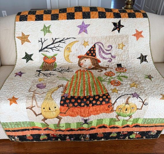 Whimsical Halloween quilt, Fall quilt, handcr...