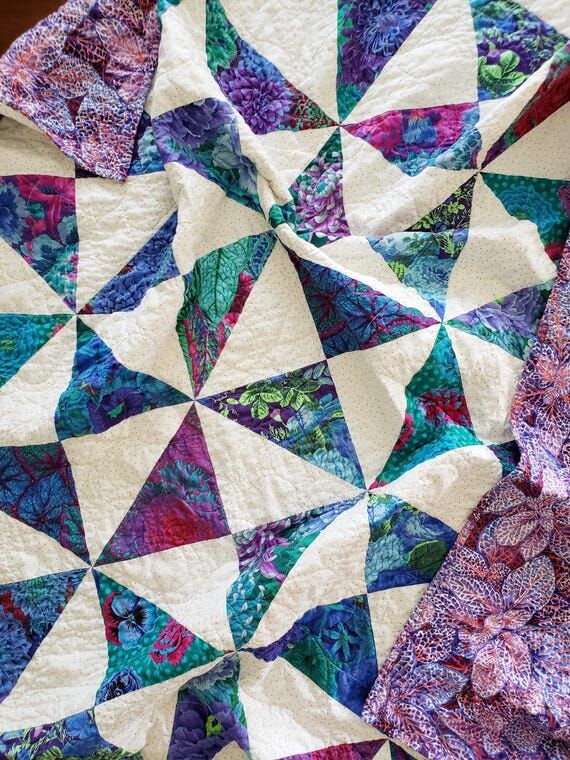 Handmade Pinwheel Patchwork Throw Quilt: Purp...