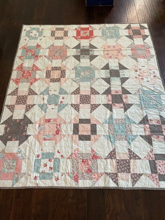 Star Patchwork Quilt: Floral Farmhouse Throw ...