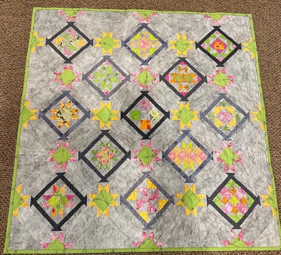 Citrus Baby Stars: Handmade Quilt with Pink O...