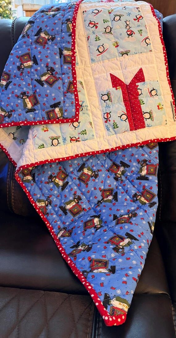 Handmade cotton lap quilt (43.5x43.5) featuri...
