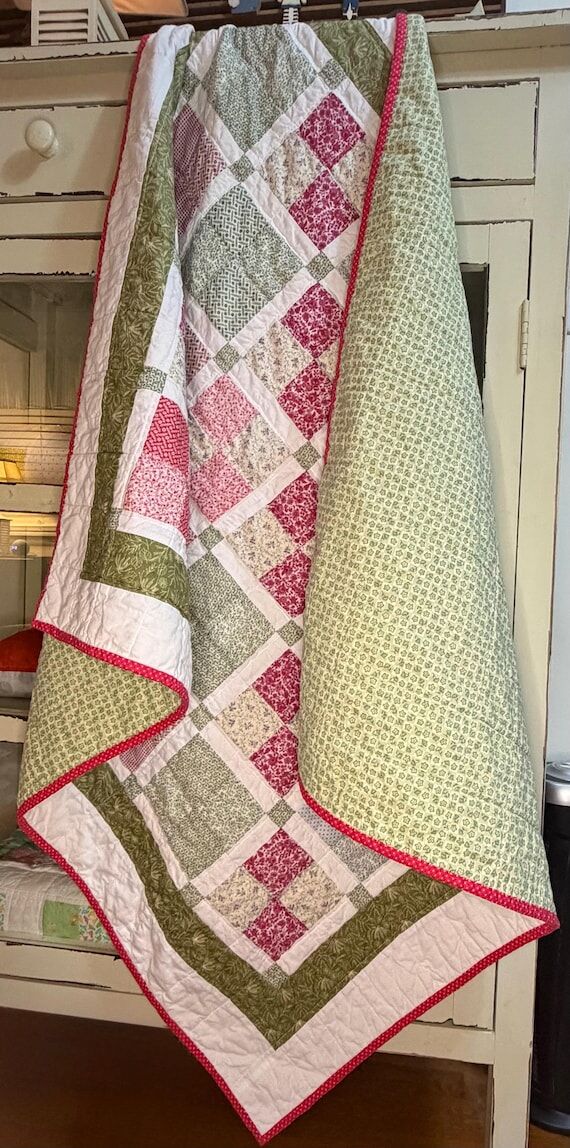 Handmade small lap quilt (40.5x48) accented w...
