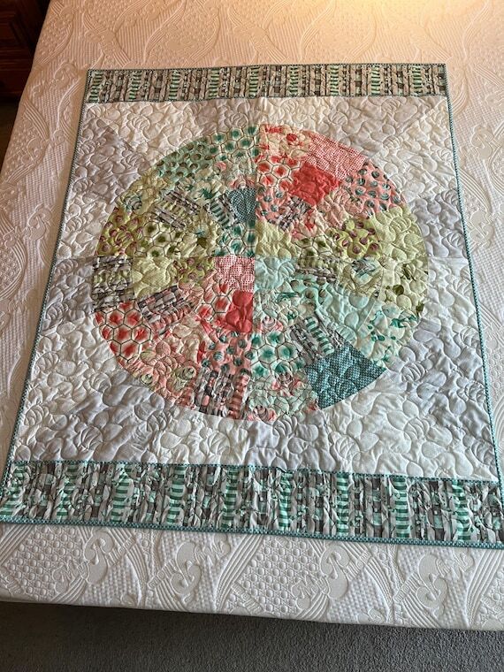 Handmade medallion quilt, Tula Pink Bumble qu...