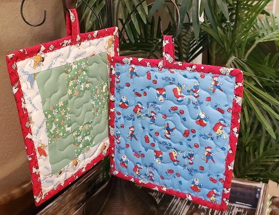 Vintage Themed Potholders Reversible Set of T...