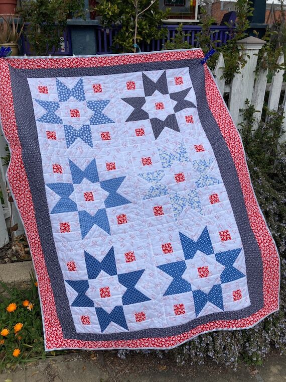 Handmade Star Quilt: 30s Vintage Style, Red W...