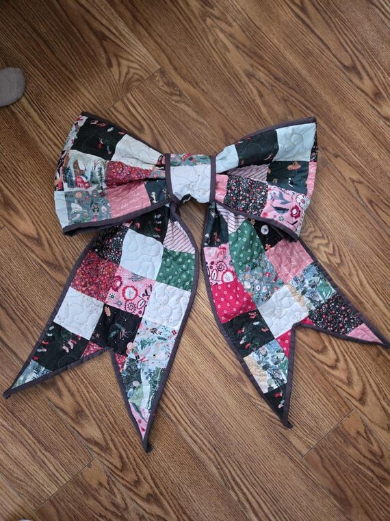 Handmade Quilted Christmas Bow | Farmhouse Ho...