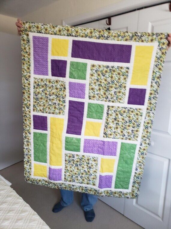 HANDMADE Yellow daisy QUILTS...