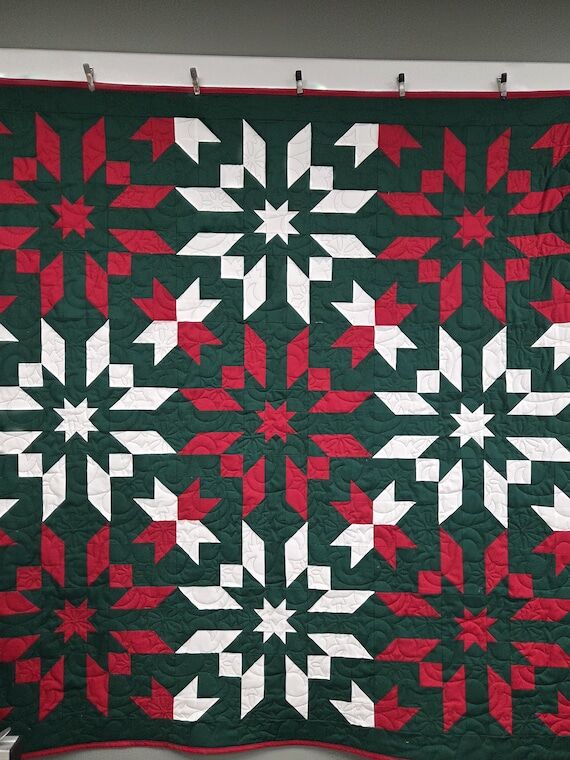 Handmade Christmas quilt, lap quilt, Christma...
