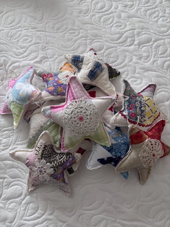 Quilted stars-bowl fillers or ornaments. Mad...
