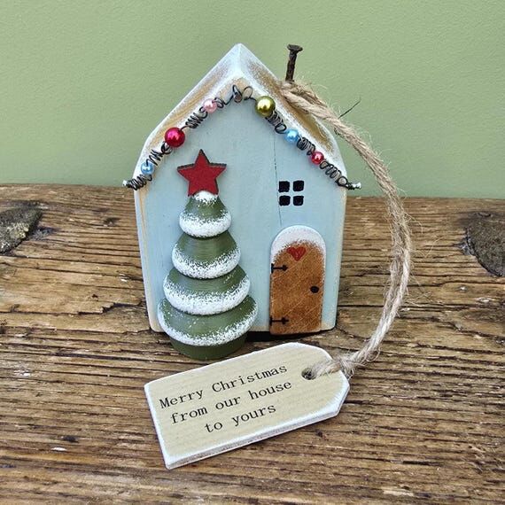 Christmas tree cottage. Little wooden snowy h...