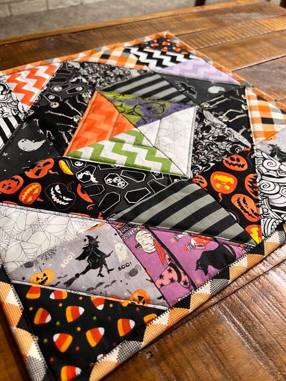 Quilted Holiday Table Topper: Large Placemat ...
