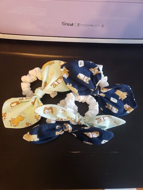 CUte Corgi Scrunchies, scrunchies with bows...