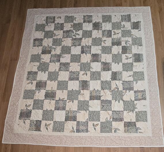 Handmade lap quilt or throw, reversible, 67x7...
