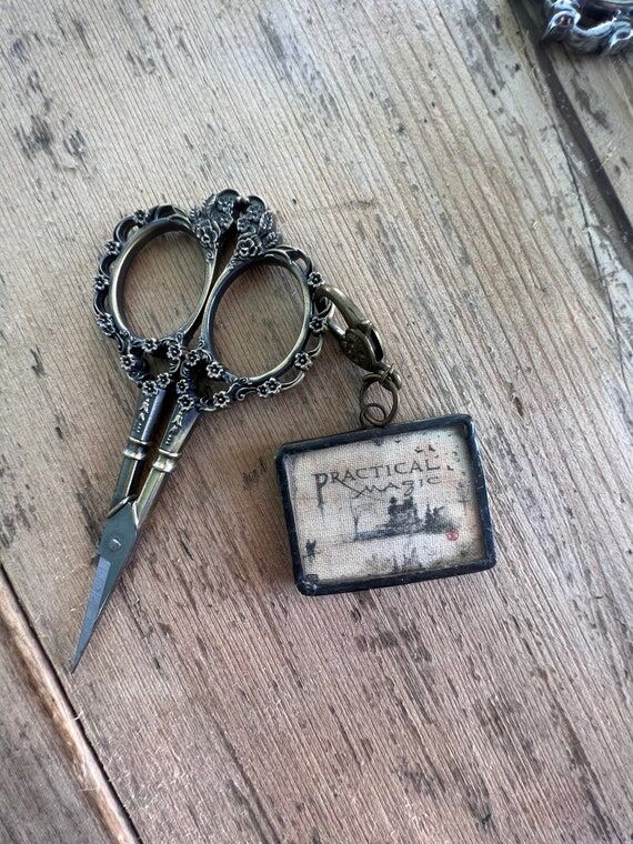 Scissor fob Practical Magic...