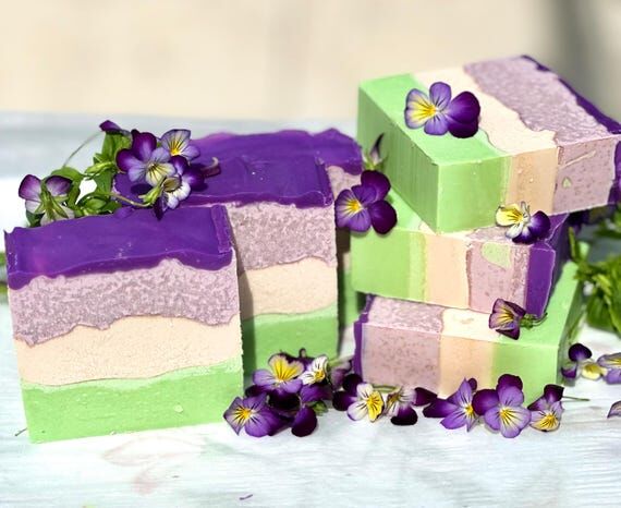 Handmade Aloe Vera Soap: Sandalwood Amber Sce...