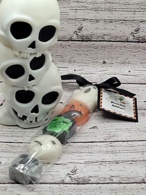 Handmade Halloween Soap Set: Mini Character S...