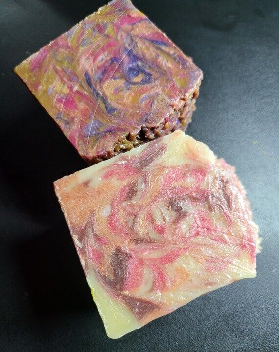 Bitter Peach & Blackberry Dahlia Hemp Soap Bu...