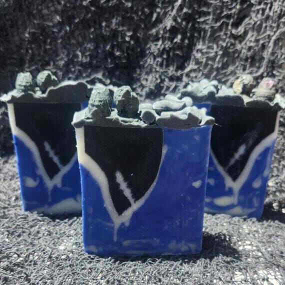 Glow in the Dark Aliens "Xenomorph"...