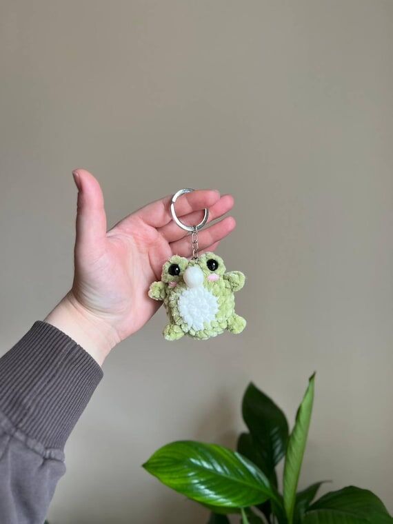 Crochet Frog Keychain - Bubble Squeeze Toy fo...