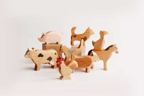 Wooden Farm Animal Figurines: Oak Toy Set, Nu...