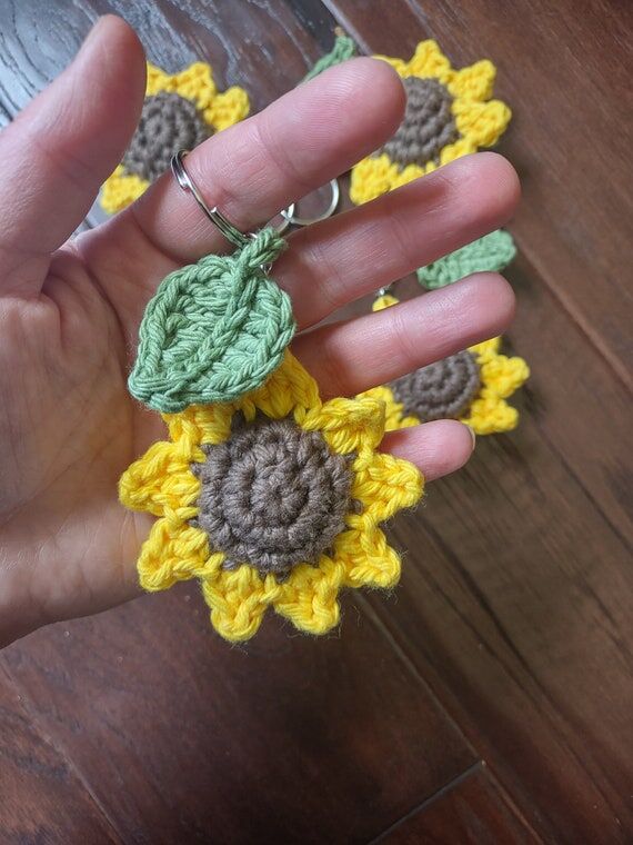 Crochet Sunflower Keychain, Teacher Gift, Sun...