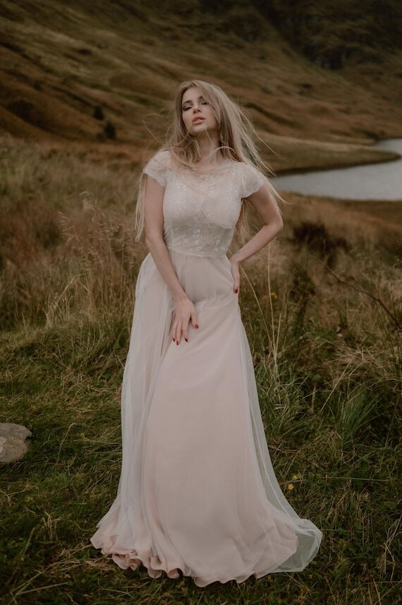 AURORA - Handmade romantic wedding gown in Ch...