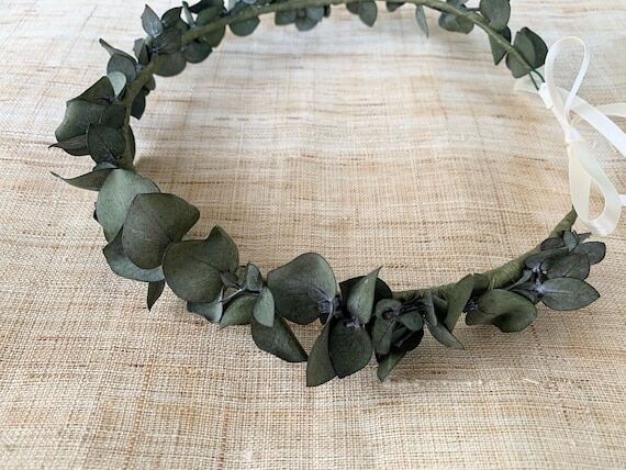 Preserved eucalyptus head crown for rustic fa...
