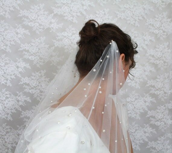 Pearl Draped Boho Wedding Veil / Soft Englis...