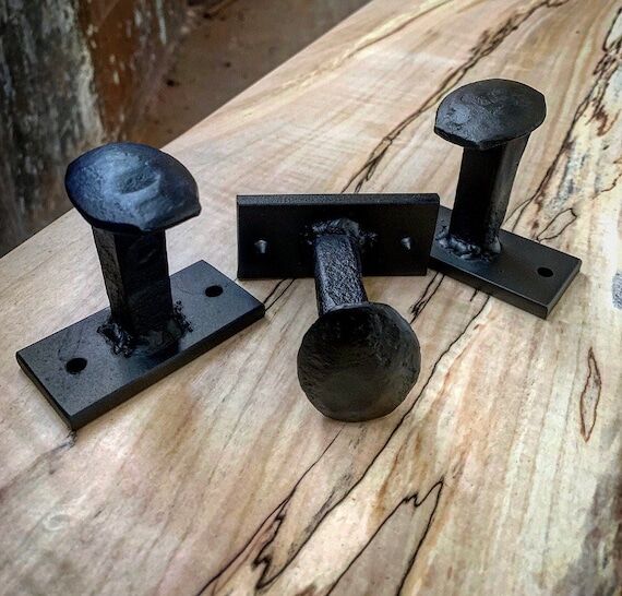 Railroad Spike Hooks: Rustic Metal Wall Hange...