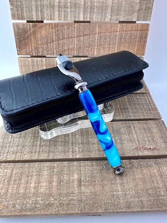 Blue Razor Handle, Gillette Mach 3 or Venus R...