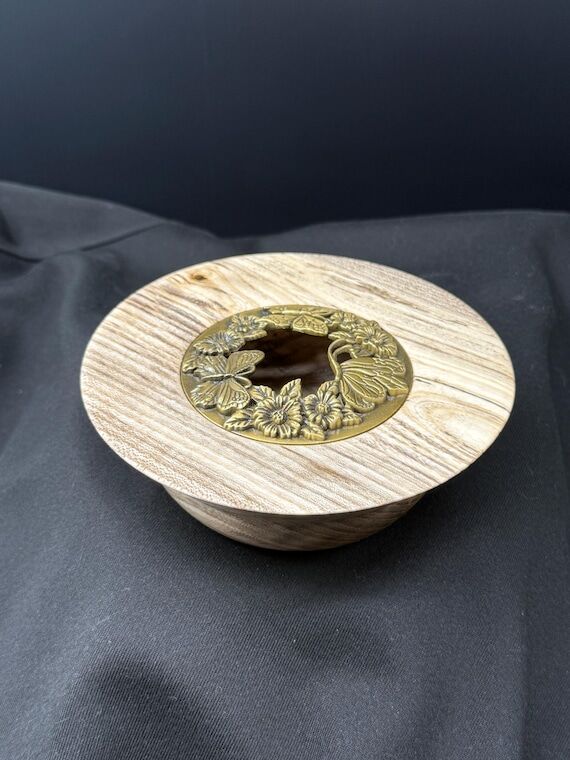 Lidded Oak Wood Potpourri Bowl...