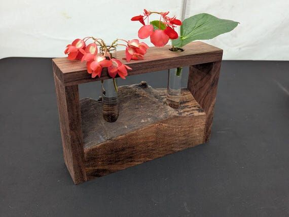 Live Edge Walnut Bud Vase – Modern Minimali...
