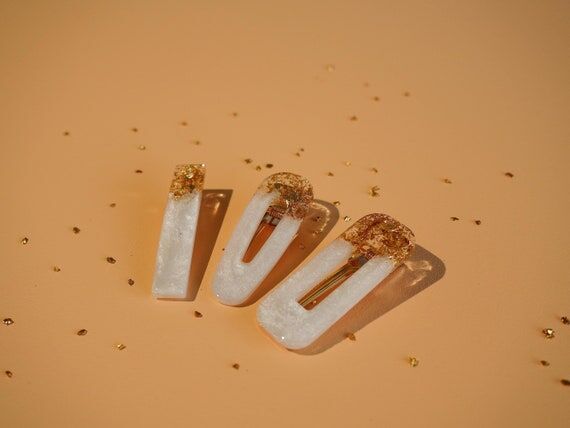 White & Gold Flake Resin Hair Clips: Elegant ...