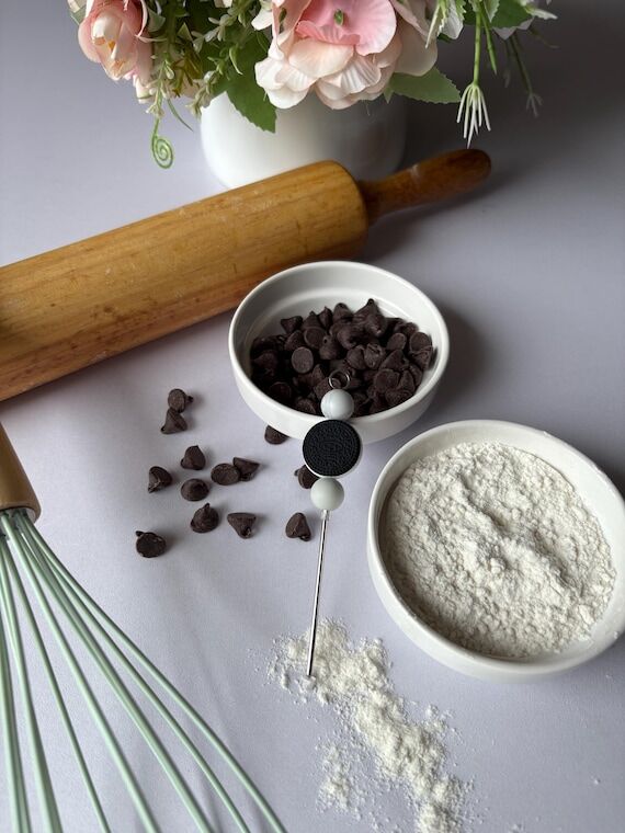 Cookie scribes! Decorate your bakes with some...