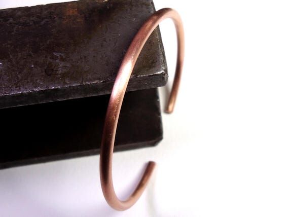 1 bangle, 3 mm thick, for wrist, made of soli...
