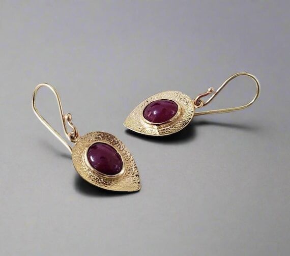 14k Gold Ruby Earrings: Hammered Oval Cabocho...