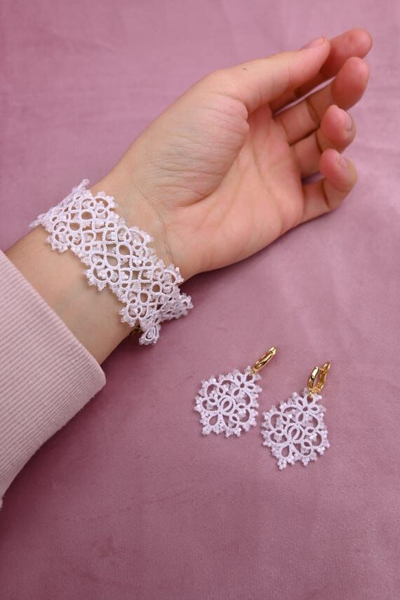White lace wedding set with polyester thread ...
