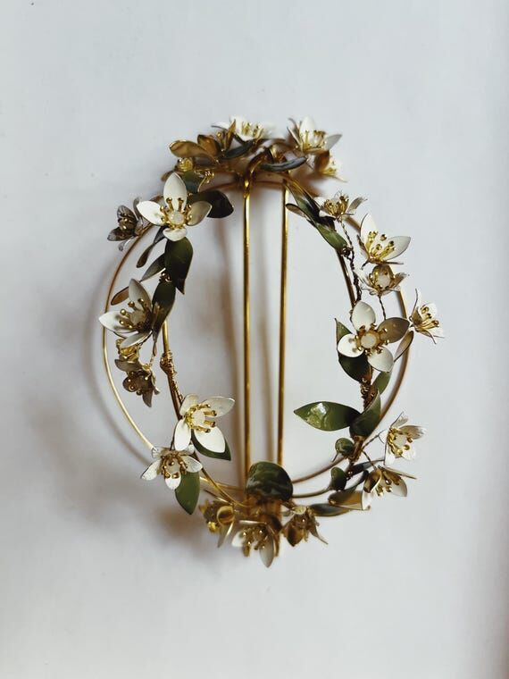 Trailing jasmine bun cage...