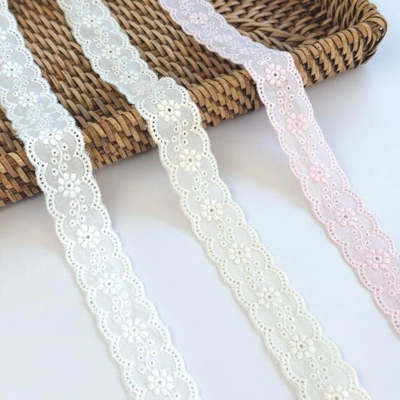 Floral Cotton Lace Trim: Scalloped Eyelet Rib...